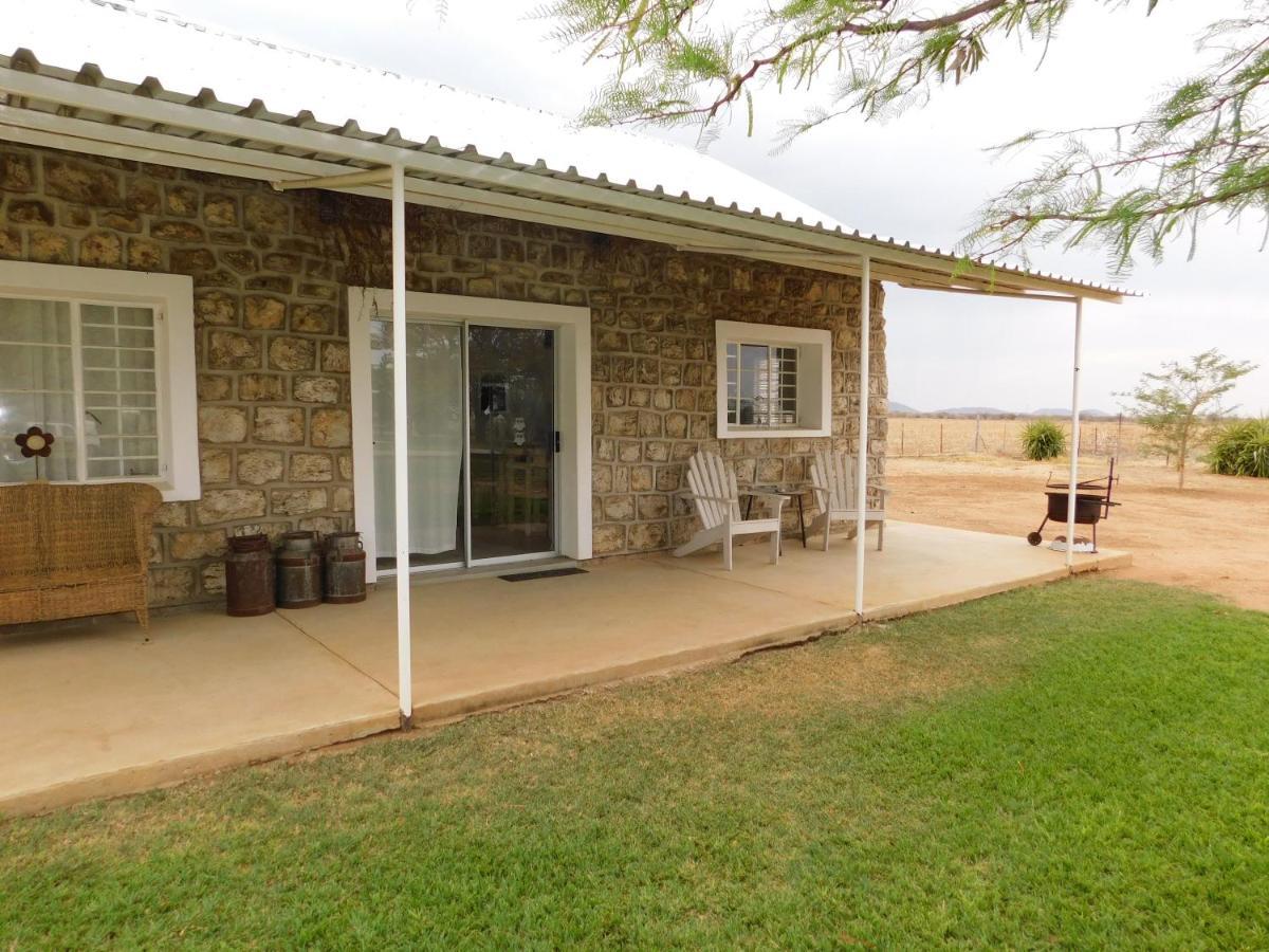 Meteorite Rest Camp Hotel Grootfontein Ngoại thất bức ảnh