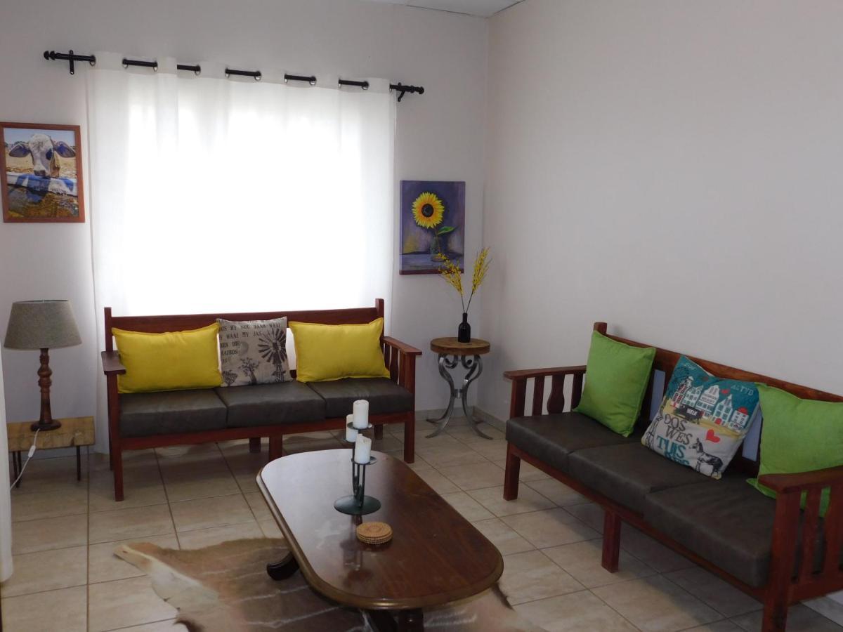 Meteorite Rest Camp Hotel Grootfontein Ngoại thất bức ảnh