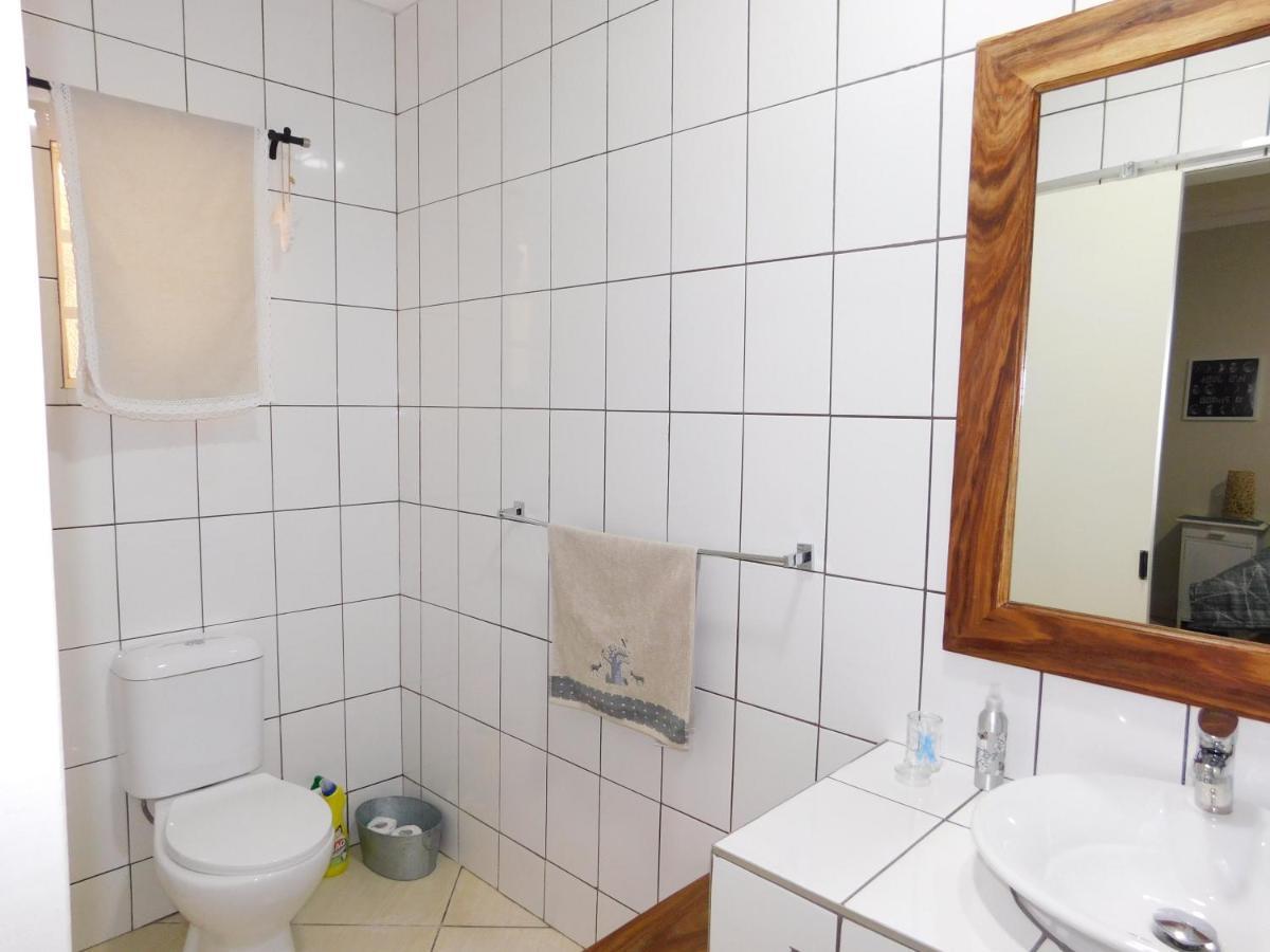 Meteorite Rest Camp Hotel Grootfontein Ngoại thất bức ảnh