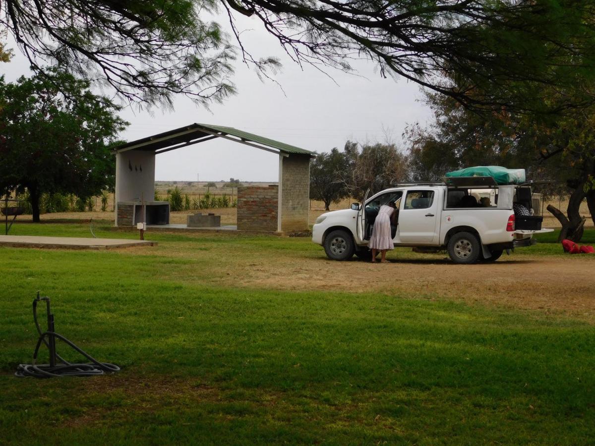 Meteorite Rest Camp Hotel Grootfontein Ngoại thất bức ảnh