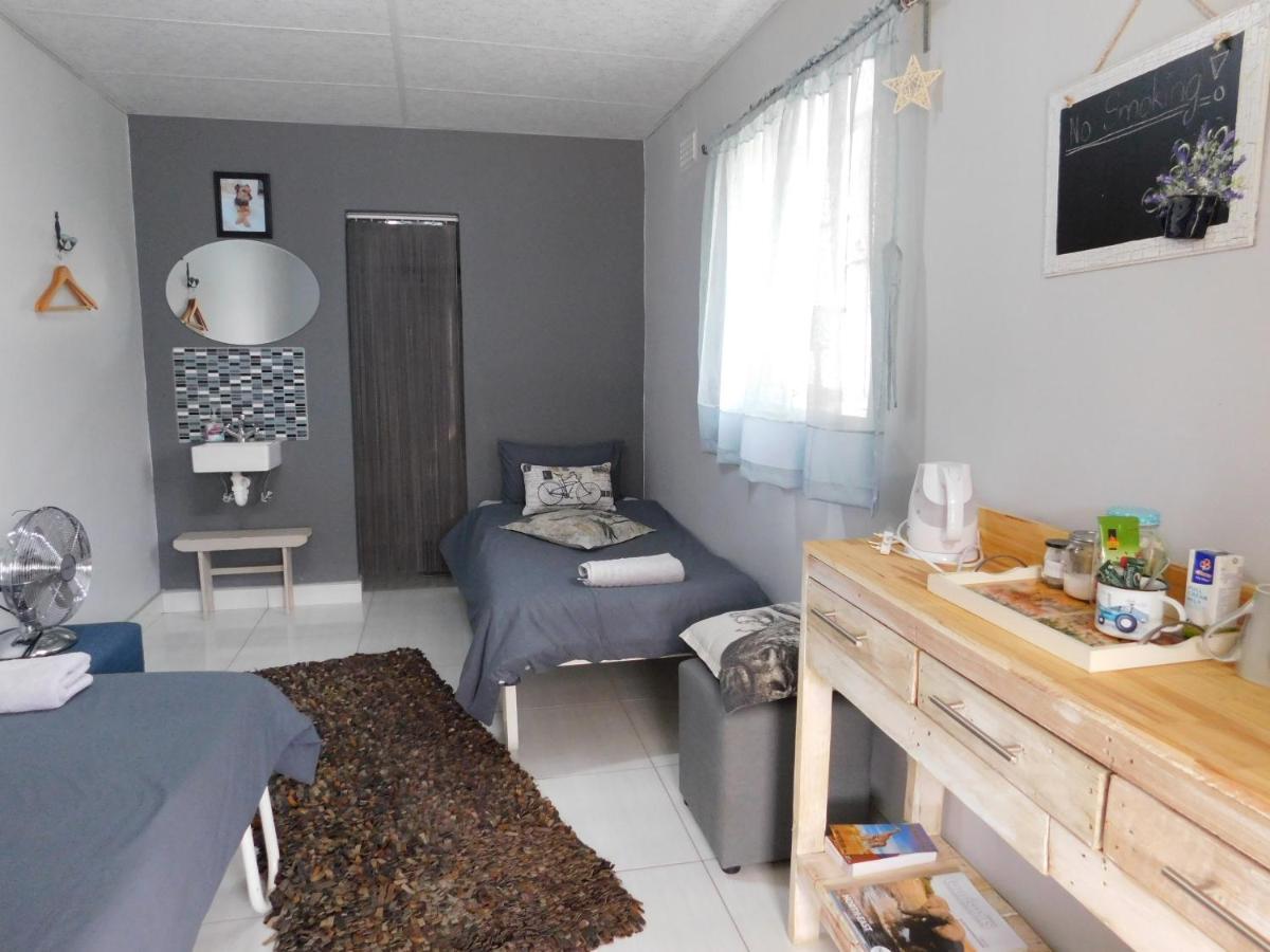 Meteorite Rest Camp Hotel Grootfontein Ngoại thất bức ảnh