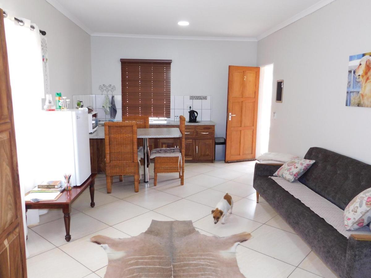Meteorite Rest Camp Hotel Grootfontein Ngoại thất bức ảnh
